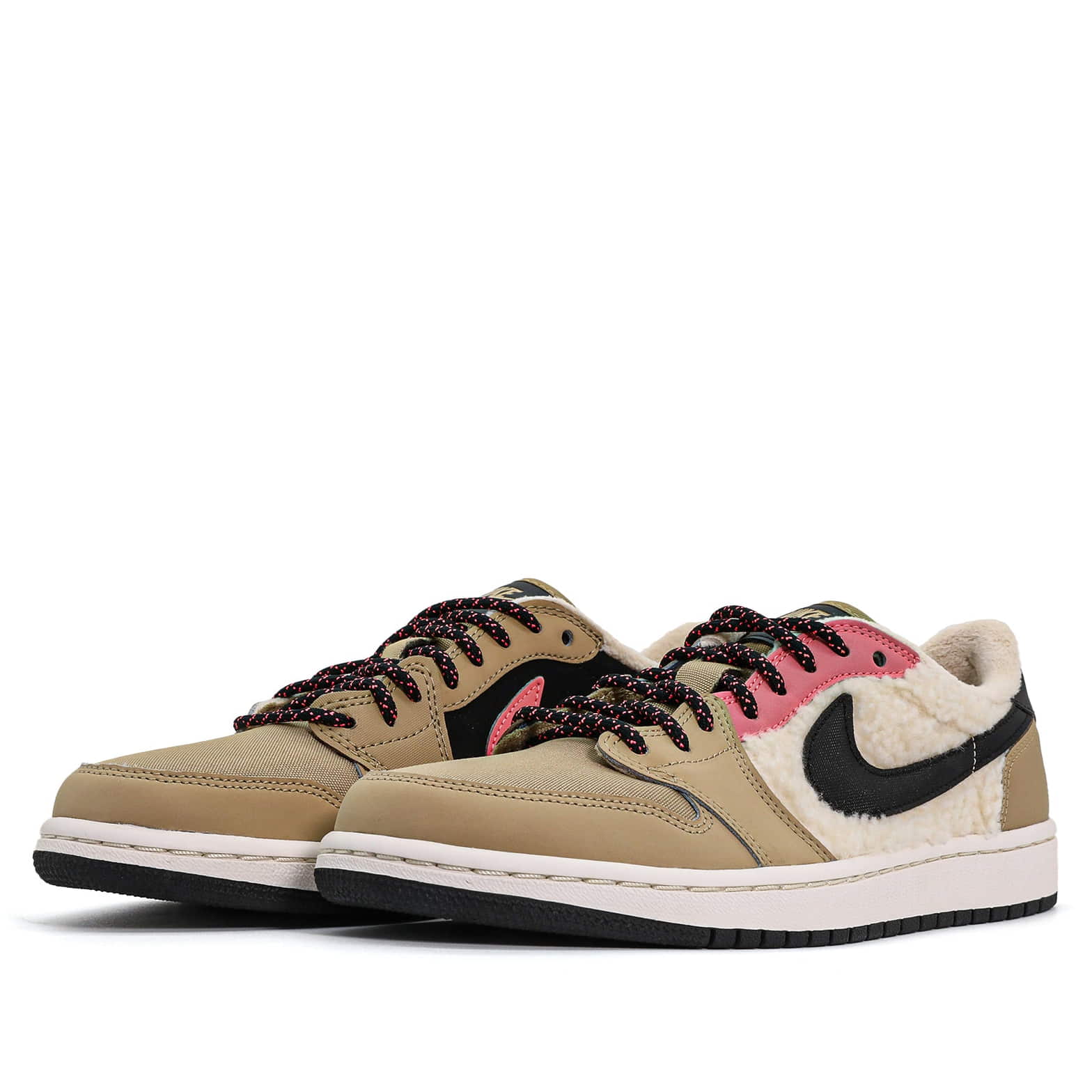 Кроссовки Wmns Air Jordan 1 Retro Low Fleece 'Parachute Beige'