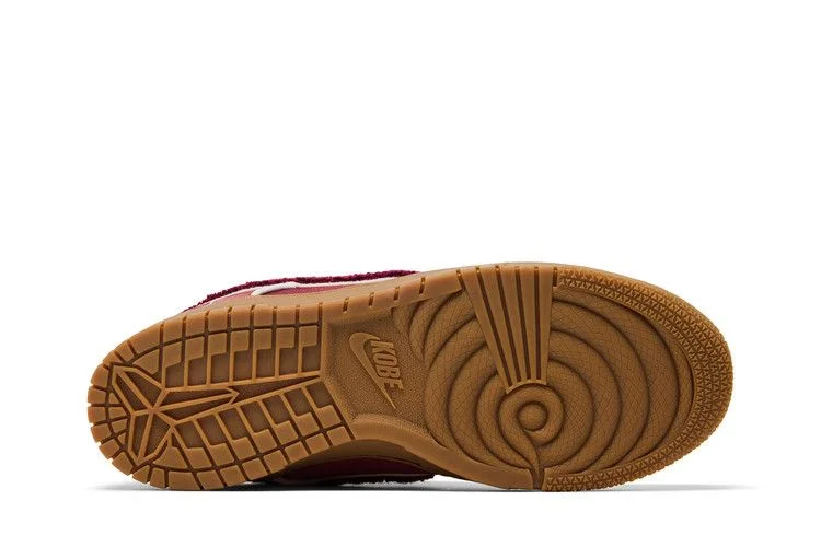 Krossovki-Kobe-Bryant-x-Nike-Dunk-Low-Protro-Team-Red-3