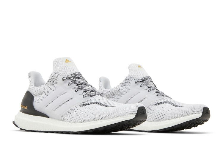 wmns-ultraboost-5-dna-white-black-gy6959_07