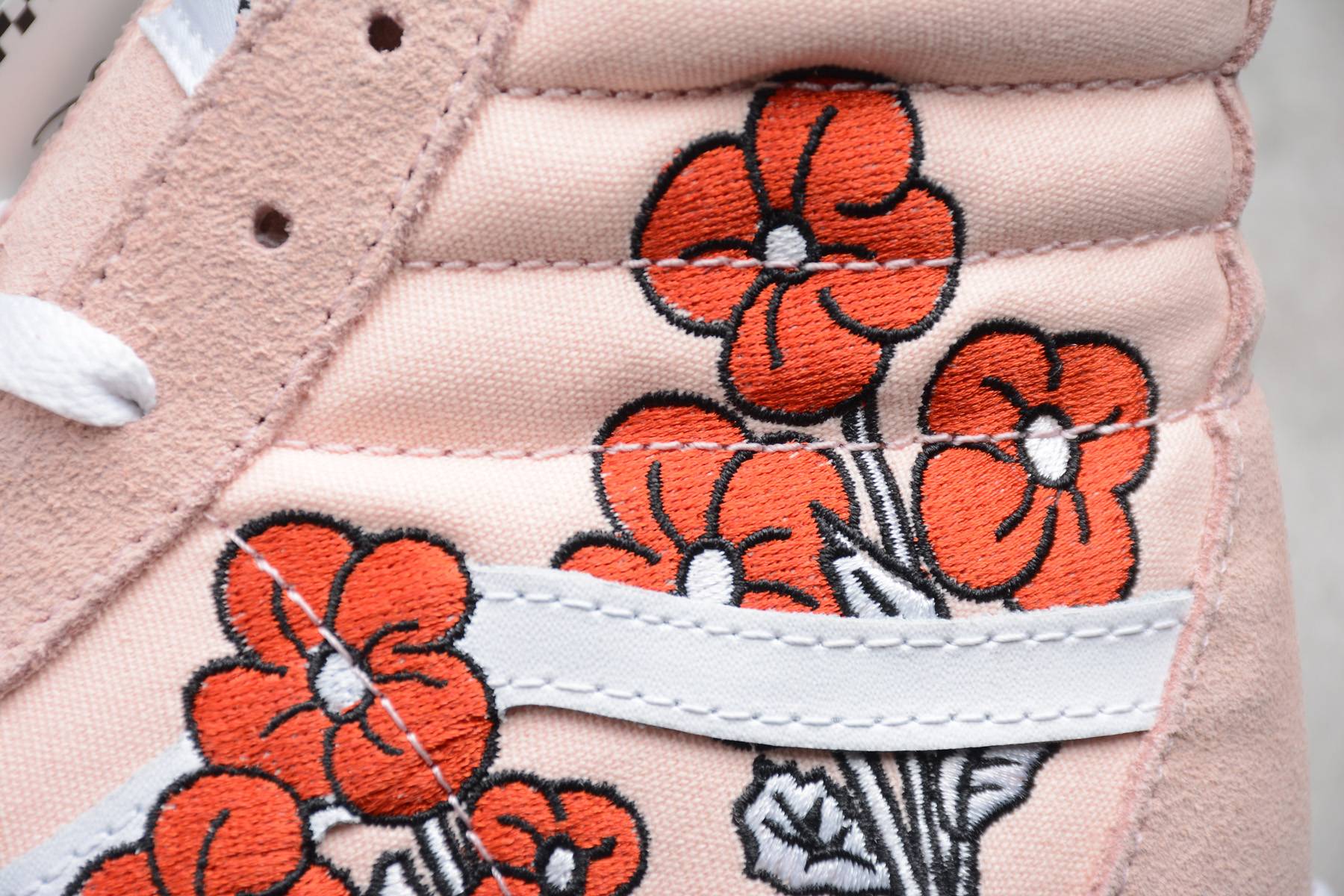 Vans-Sk8-Hi-Disney-Mickey-and-Minnie-7
