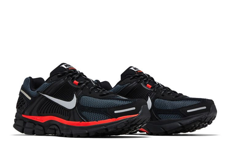 air-zoom-vomero-5-black-metallic-university-red-hv2527-002_07