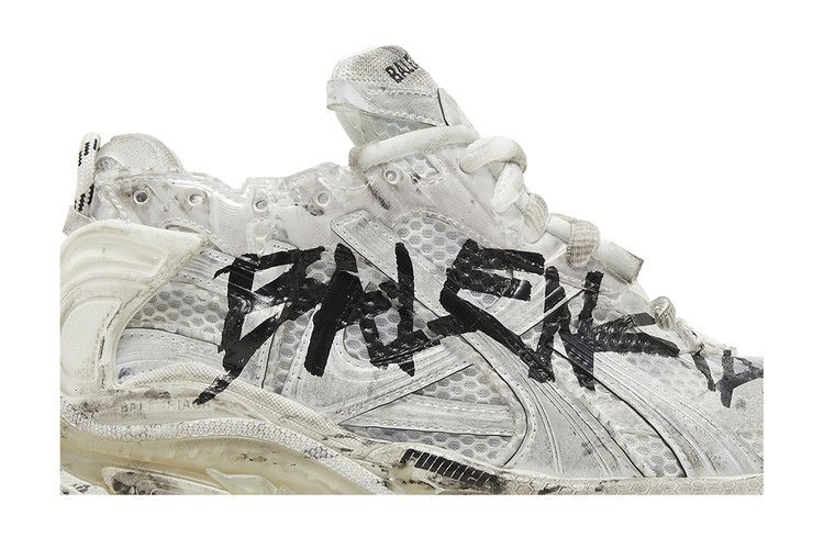 balenciaga-wmns-runner-sneaker-graffiti-white-black-772767-w3rbq-9010_01
