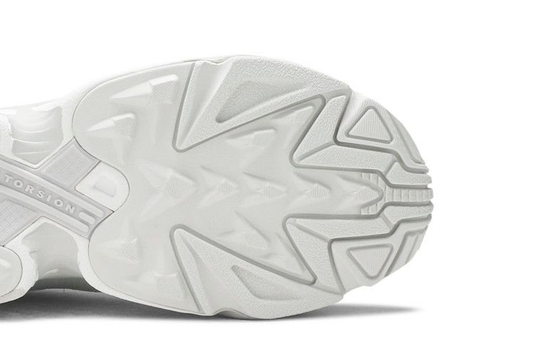 yung-1-crystal-white-ee5319_04