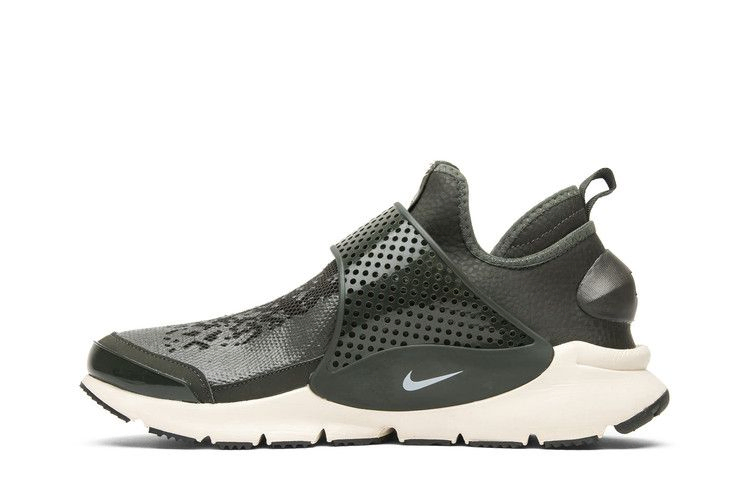 stone-island-x-nikelab-sock-dart-mid-sp-910090-300_02