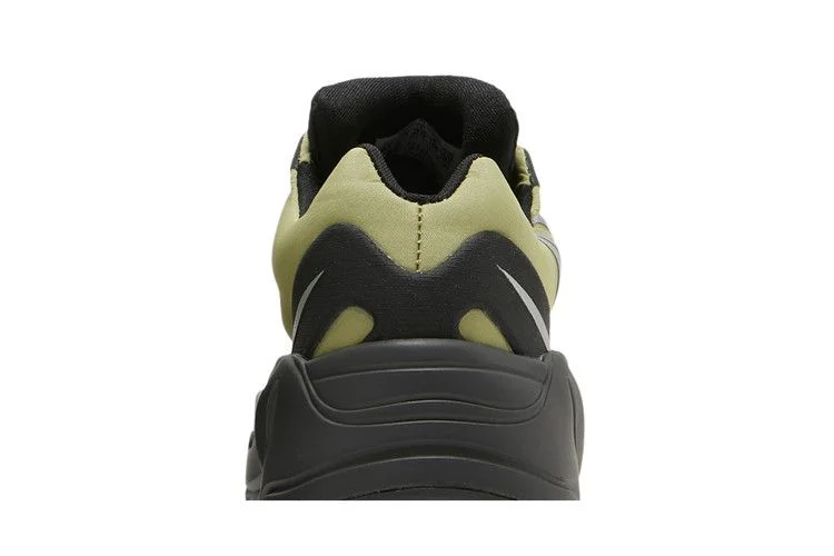 Krossovki-adidas-Yeezy-Boost-700-MNVN-Infants-Resin-6