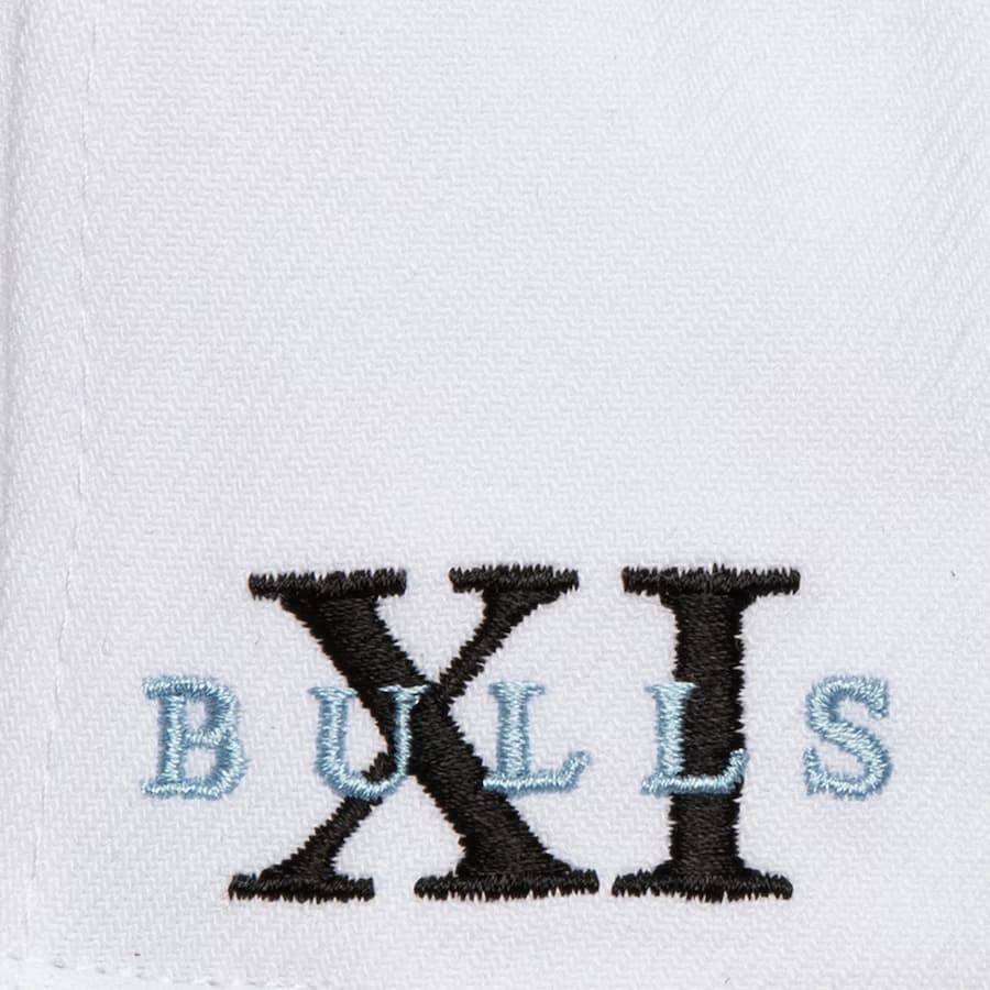 Бейсболка Mitchell & Ness White Chicago Bulls Core XI Snapback Hat
