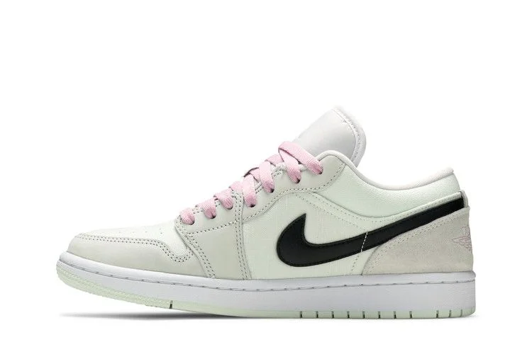 Кроссовки Wmns Air Jordan 1 Low SE 'Barely Green'