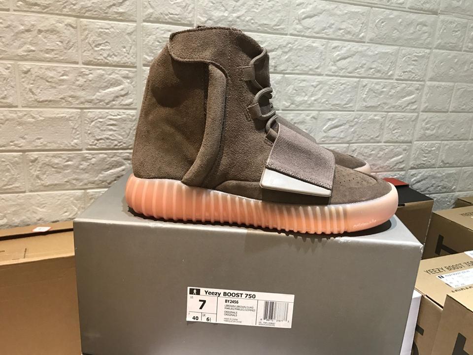 adidas-Yeezy-Boost-750-Light-Brown-Gum-Chocolate-8
