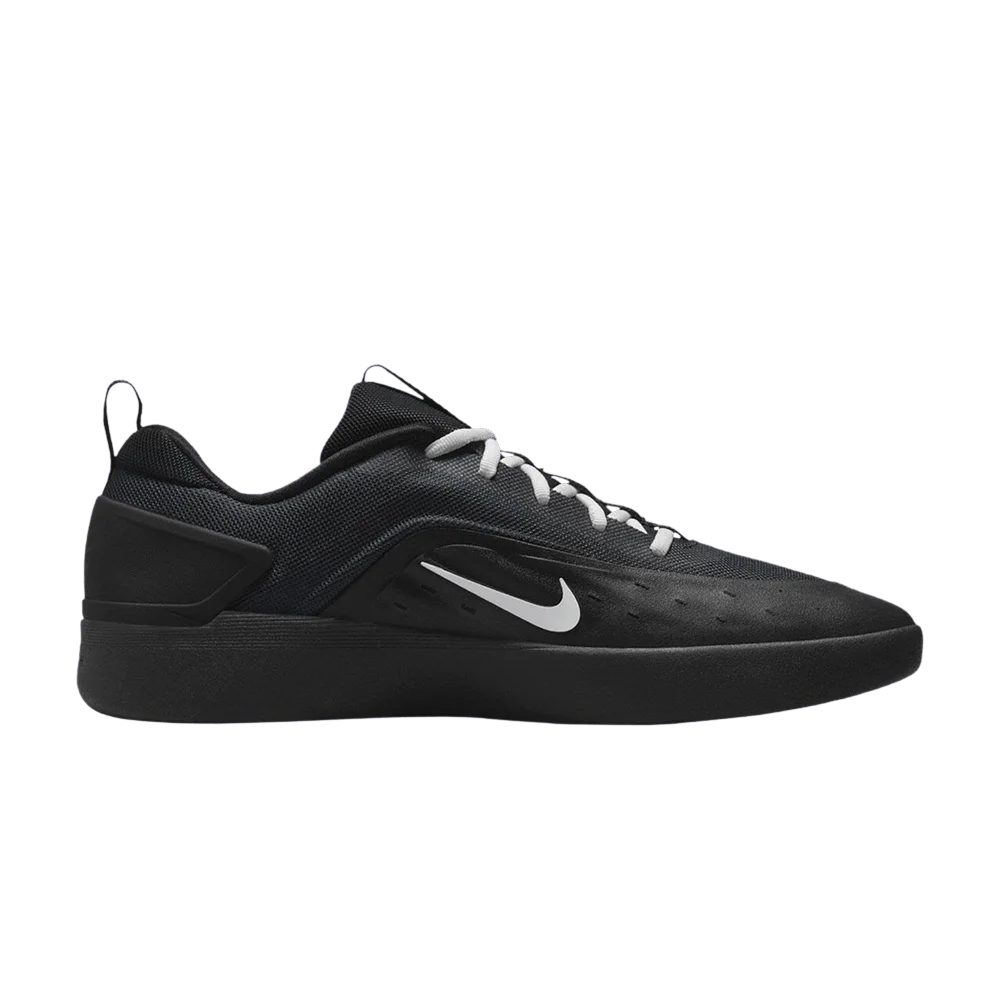 Krossovki-Nike-Zoom-Nyjah-4-SB-Black-White