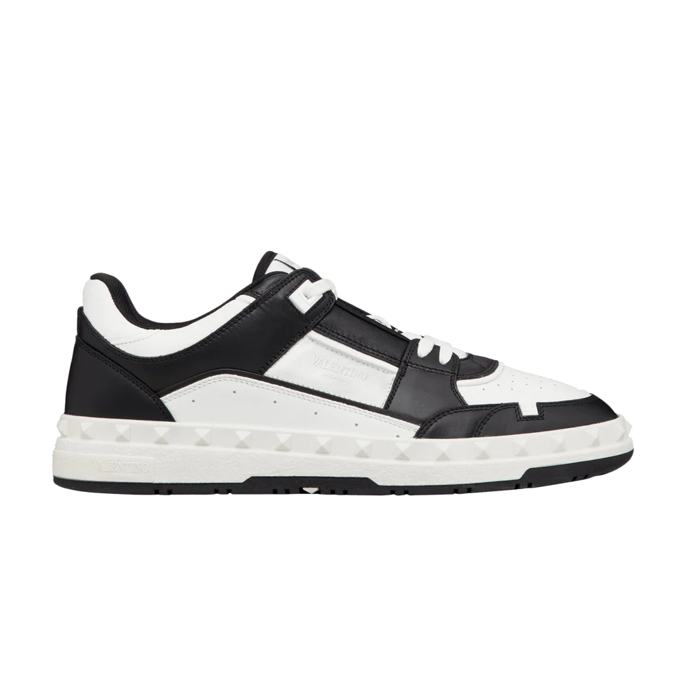 Krossovki-Valentino-Freedots-Low-Black-White-2023