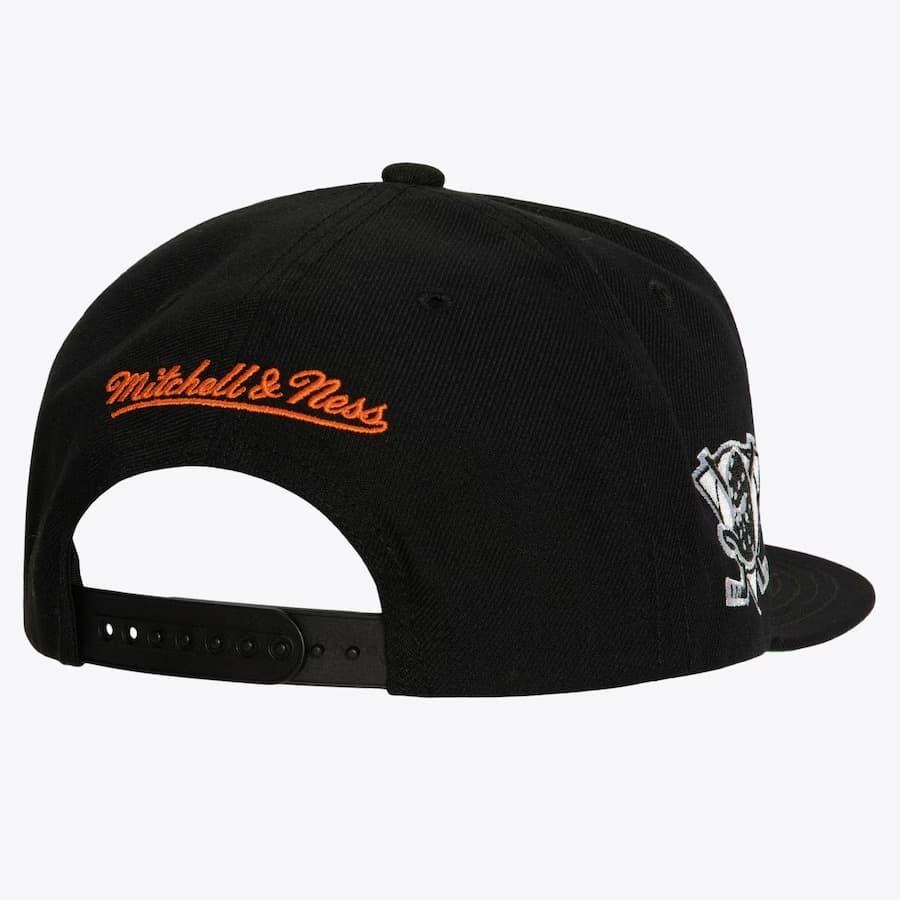 Бейсболка Mitchell & Ness Black Anaheim Ducks Alternate Flip Snapback Hat