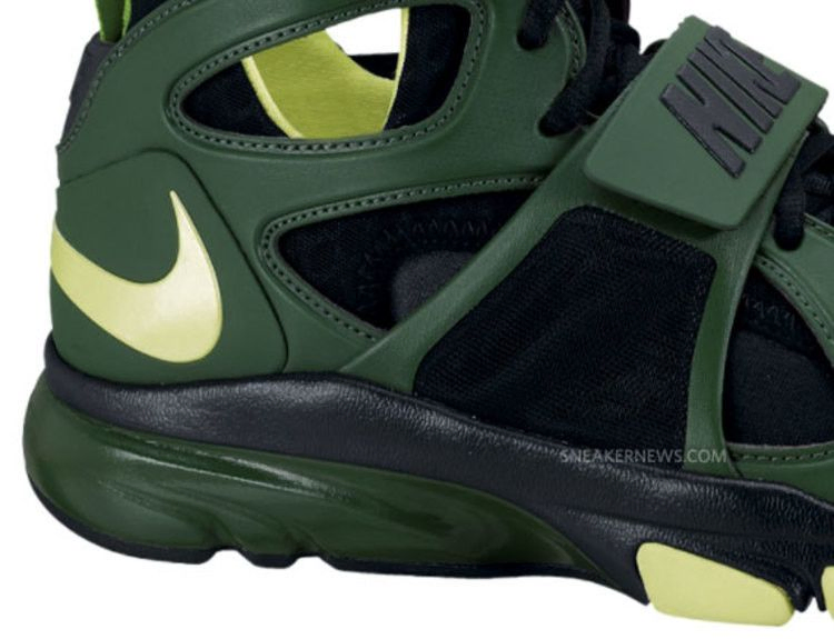 zoom-huarache-tr-mid-414975-371_01