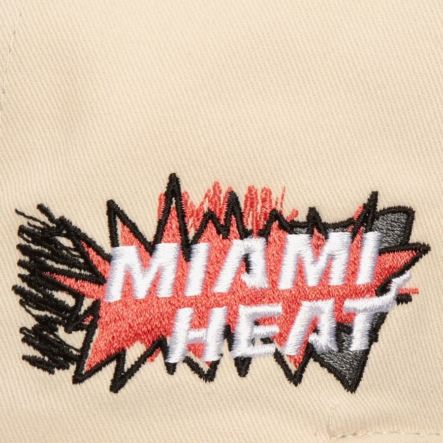 Бейсболка Mitchell & Ness Cream Miami Heat Overspray Pro Crown Snapback Hat