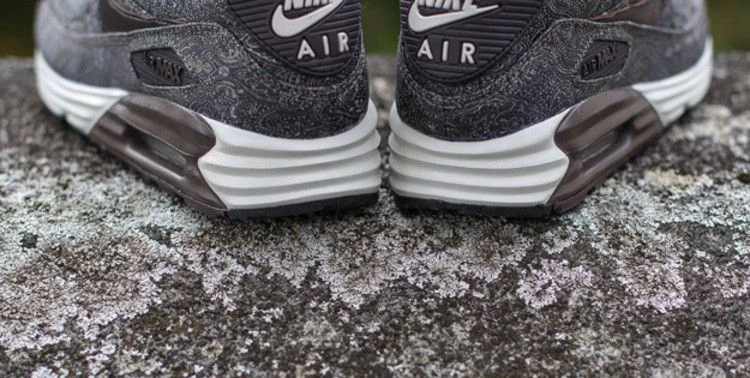 Krossovki-Nike-Air-Max-Lunar90-Prm-QS-Suit-Tie-3