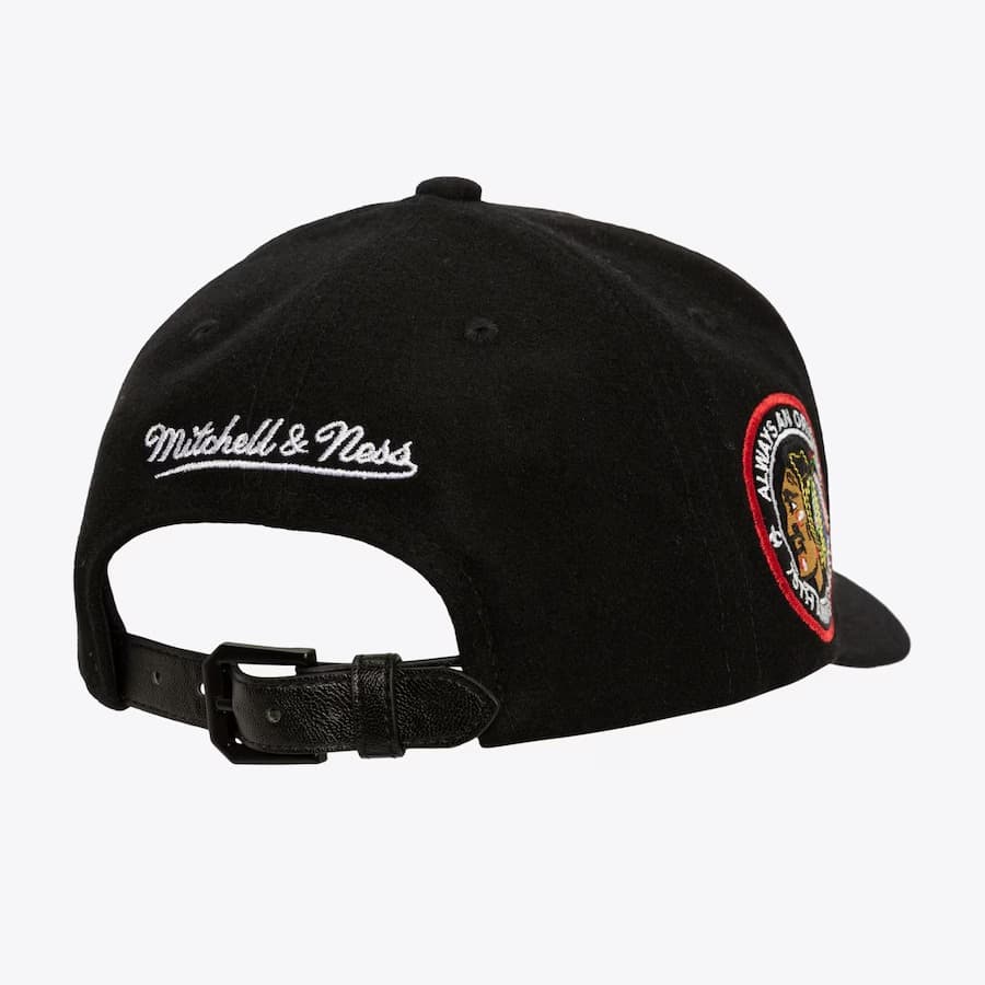 Бейсболка Mitchell & Ness Black Chicago Blackhawks Kicking Wool Pro Adjustable Hat
