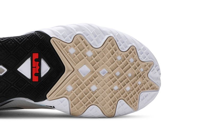 lebron-18-low-stewie-griffin-cv7562-104_04