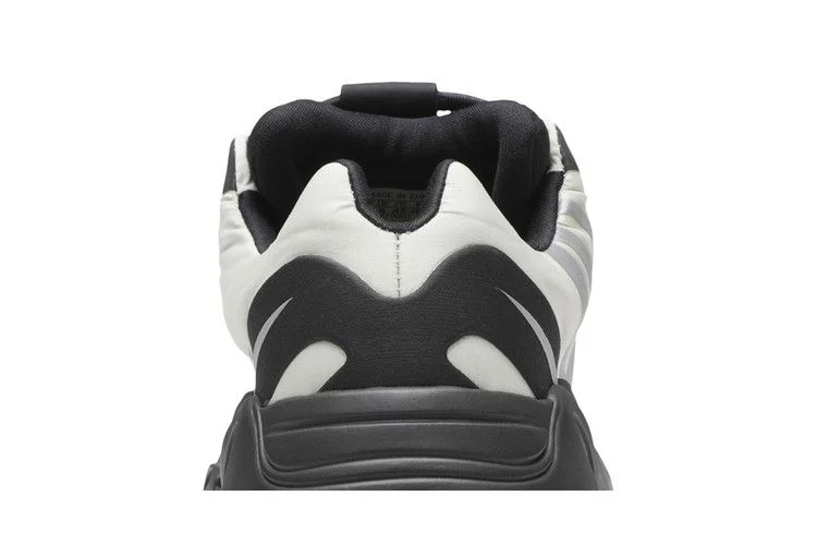 Кроссовки adidas Yeezy Boost 700 MNVN 'Bone'