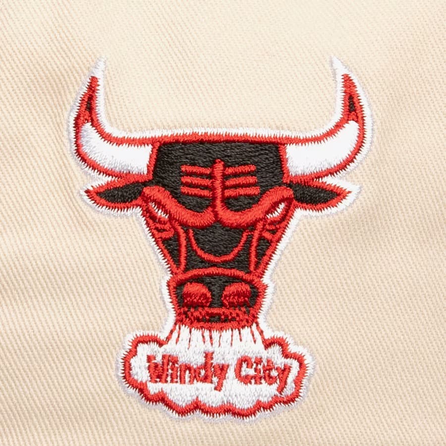 Mitchell-Ness-Cream-Chicago-Bulls-Hardwood-Classics-Sswagger-Adjustable-Hat-2