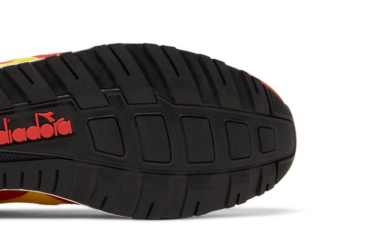 foot-locker-x-n9002-rocky-balboa-saga-s-45th-anniversary-ivan-drago-501-178831-c6852_04