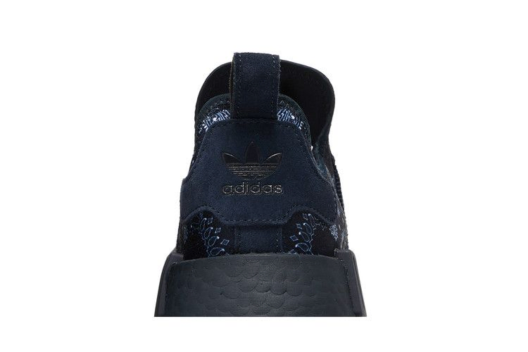 Кроссовки Neighborhood x adidas NMD_R1 'Navy Paisley Bandana'