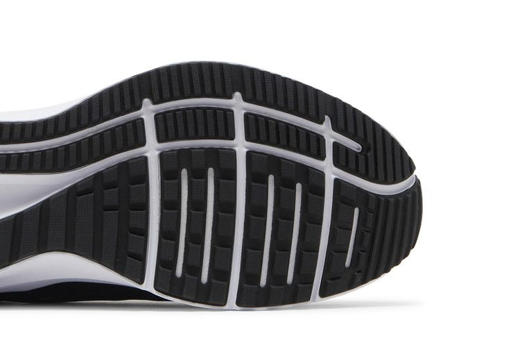 Кроссовки Nike Quest 4 'Black White'