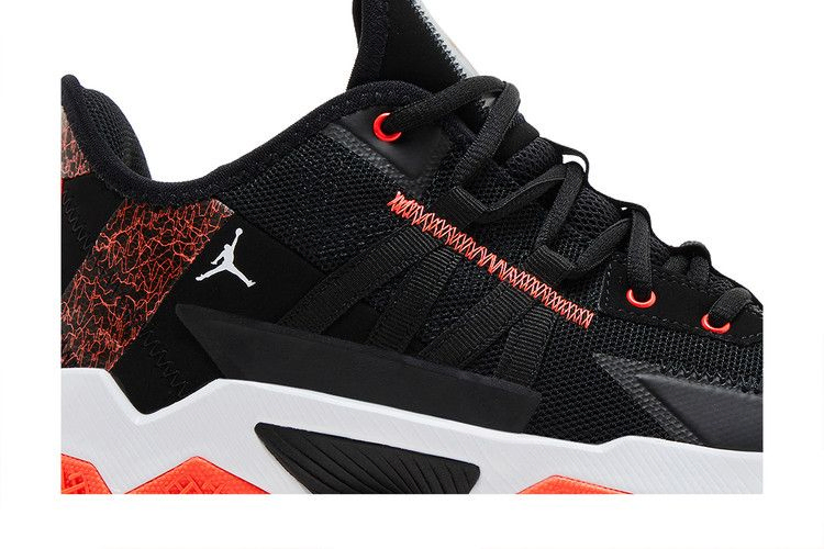 jordan-one-take-2-black-bright-crimson-cw2457-006_01
