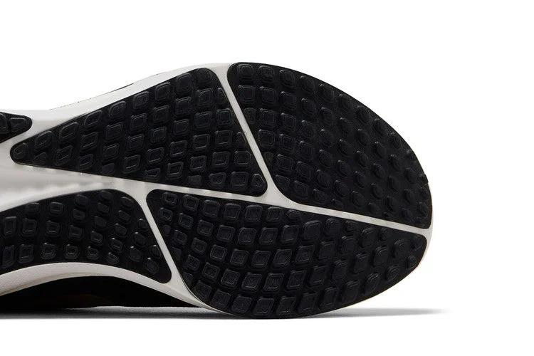 Кроссовки Nike Vomero 17 'Black Bronzine'