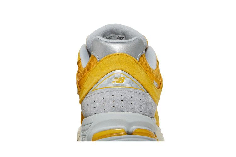 Кроссовки New Balance 2002R 'Egg yolk'
