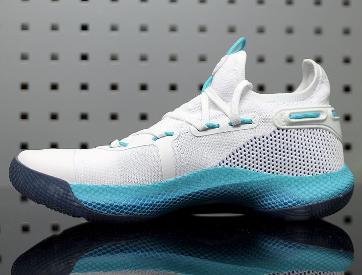 Under-Armour-Curry-6-Christmas-in-the-Town-3