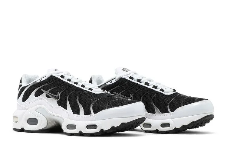 Krossovki-Nike-Air-Max-Plus-GS-White-Black-7