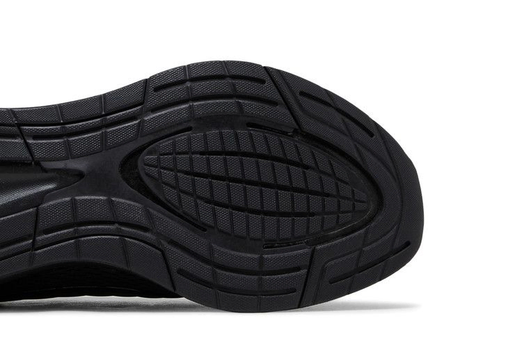 eq21-run-triple-black-h00521_04