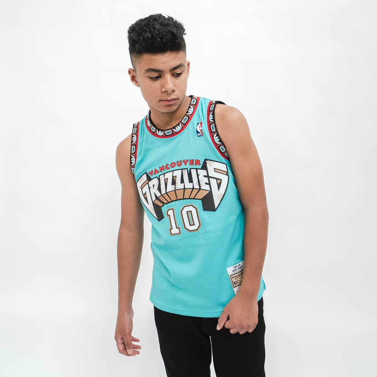 1998-99-Vancouver-Grizzlies-Mike-Bibby-10-Youth-Swingman-Hardwood-Classics-Teal-Jersey-8