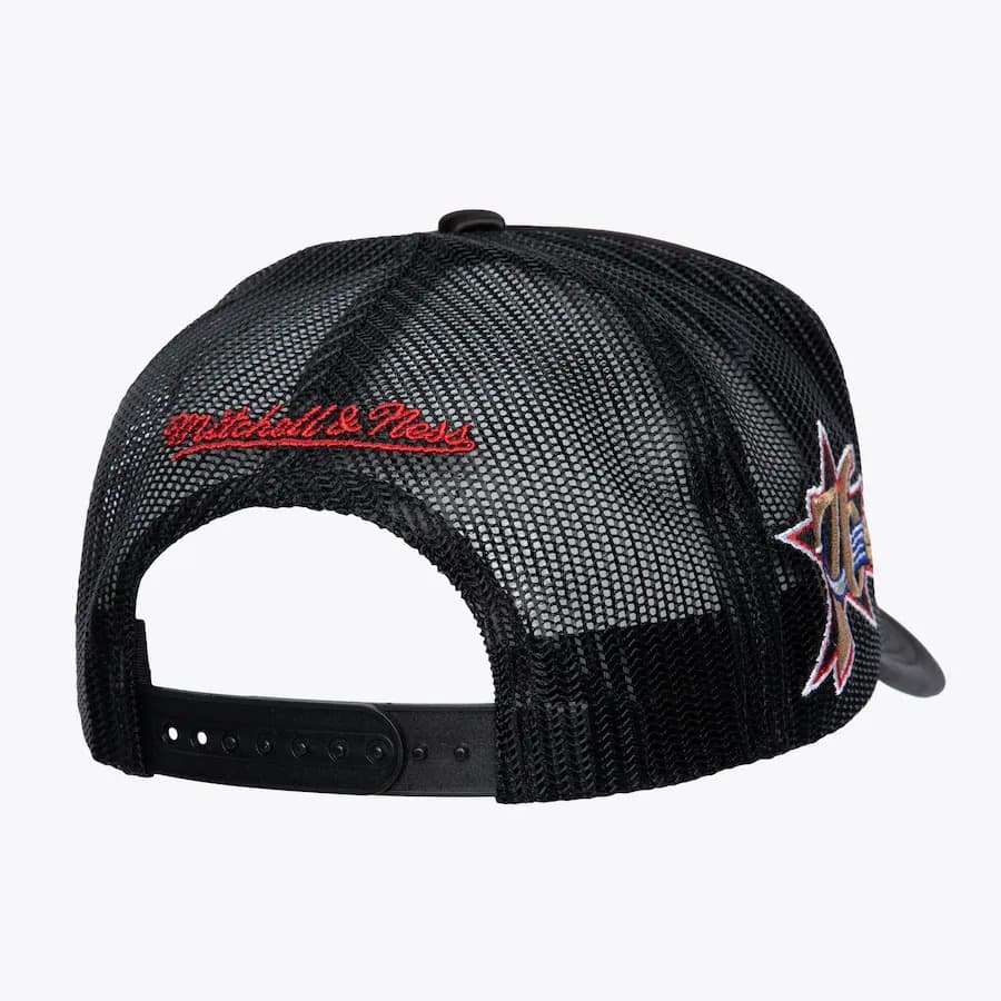 Бейсболка Mitchell & Ness Black Philadelphia 76ers Satin Trucker Snapback Hat