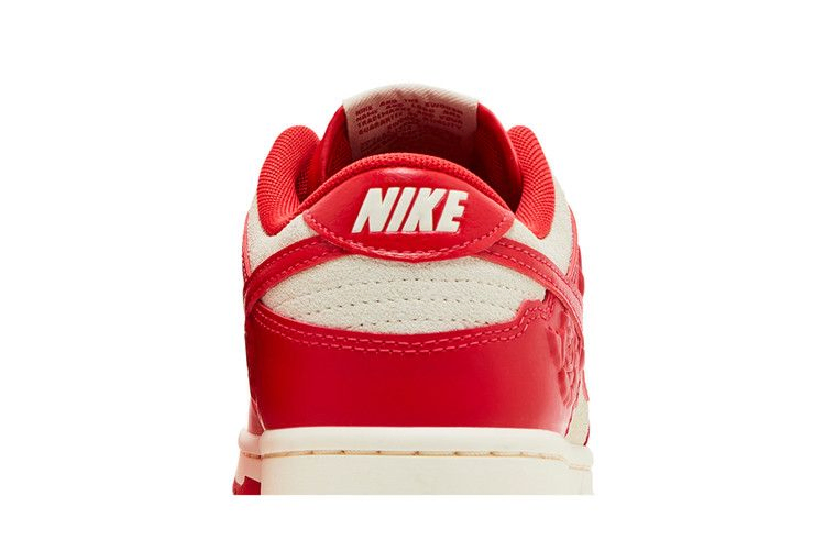 Кроссовки Nike Wmns Dunk Low 'Roses'