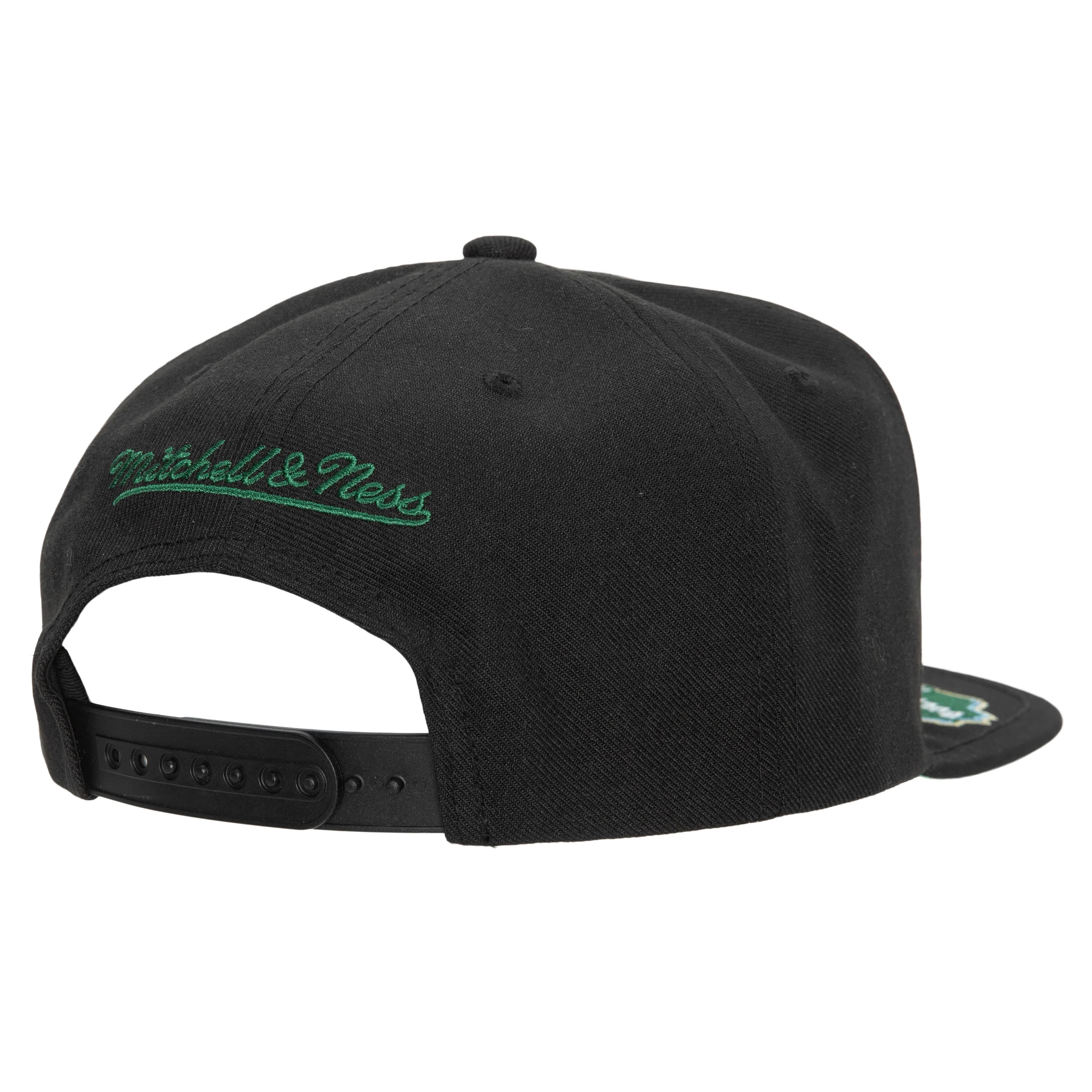 Бейсболка Mitchell & Ness Front Loaded Snapback Milwaukee Bucks Hat