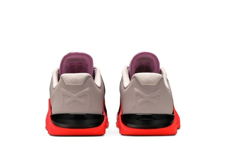 wmns-metcon-6-beyond-pink-flash-crimson-at3160-660_05