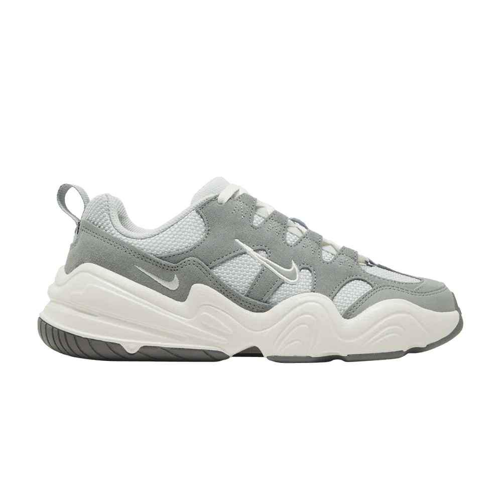 Krossovki-Nike-Wmns-Tech-Hera-Mica-Green