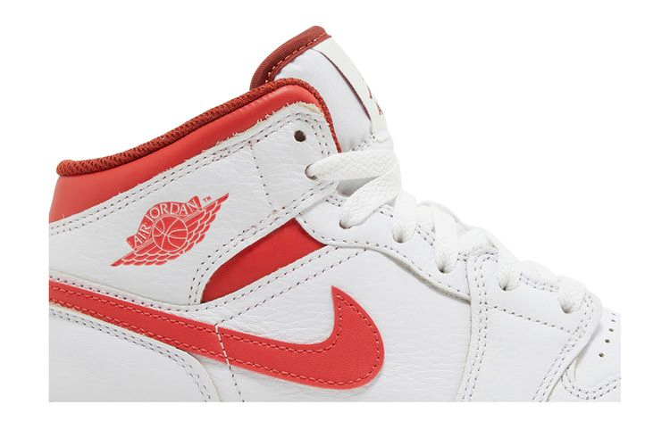 air-jordan-1-mid-se-gs-white-dune-red-fj3464-160_01