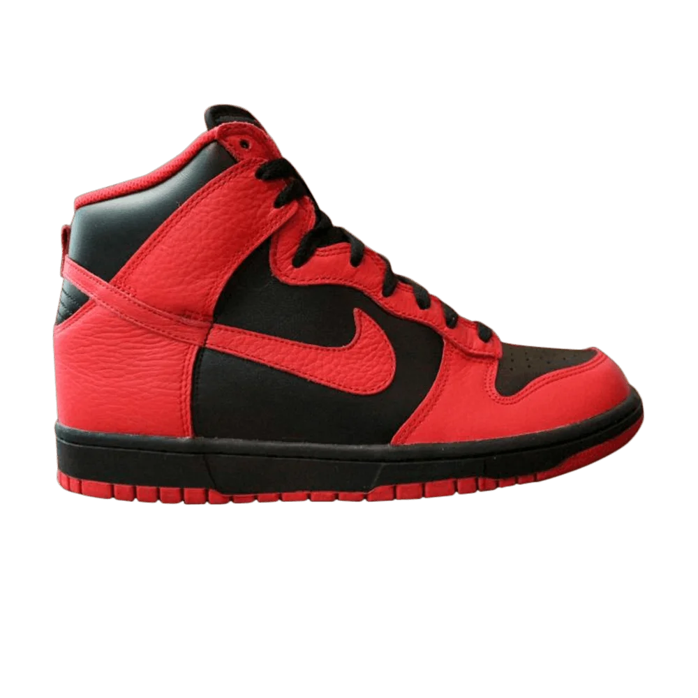 Krossovki-Nike-Dunk-High-Black-Action-Red