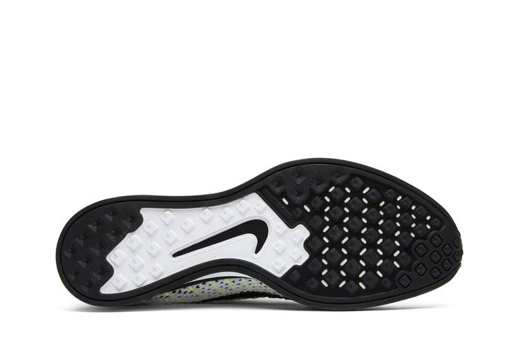 flyknit-rcer-526628-011_03