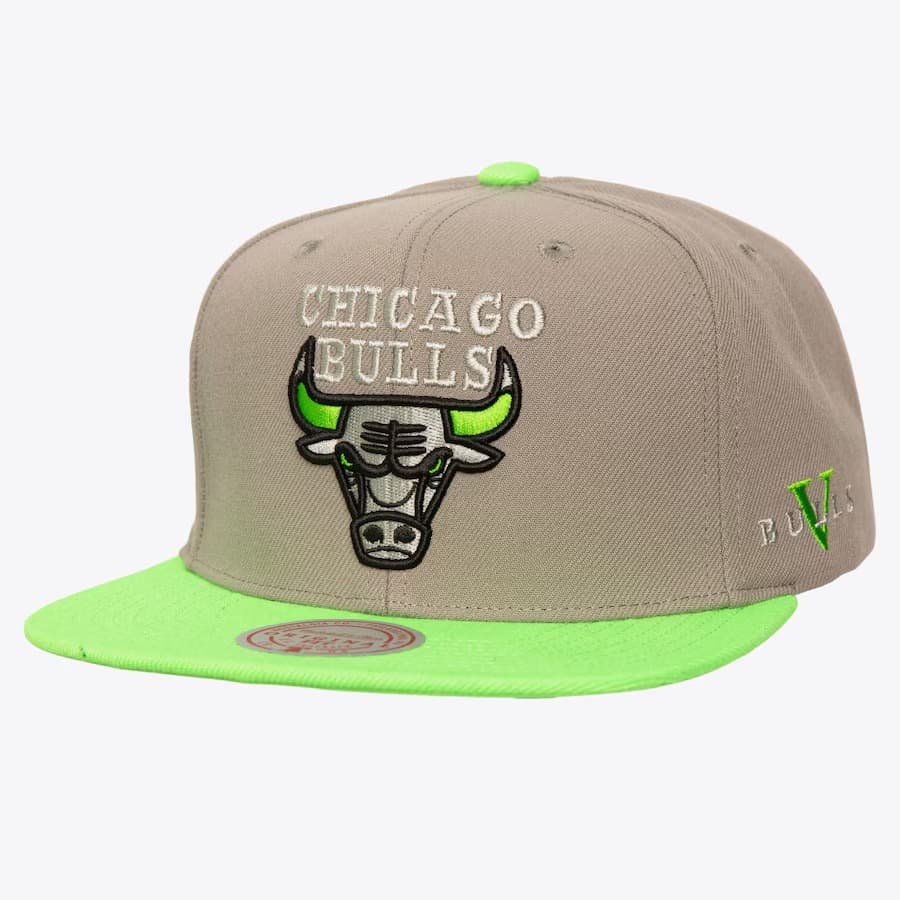 Бейсболка Mitchell & Ness Gray Chicago Bulls Core V Snapback Hat