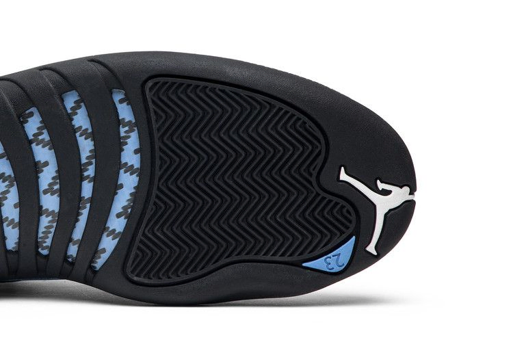 air-jordan-12-retro-nubuck-2003-136001-014_04