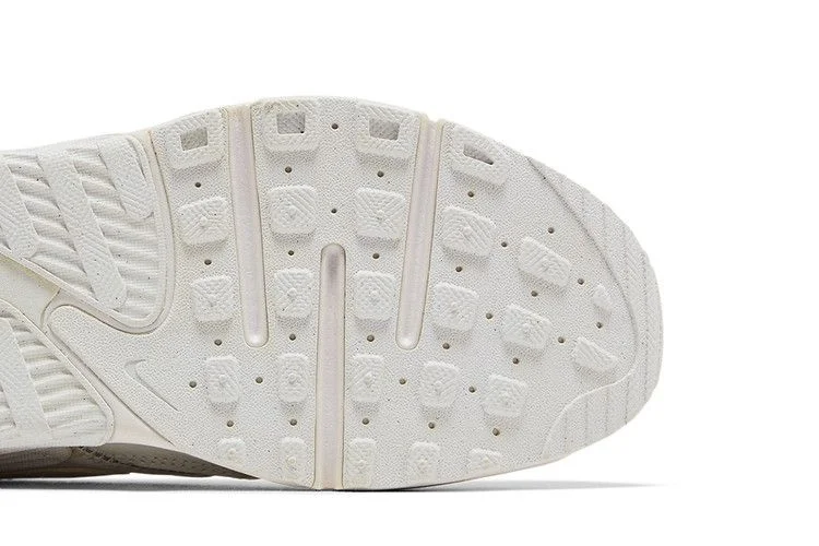 Krossovki-Nike-Air-Max-Excee-GS-Triple-White-4