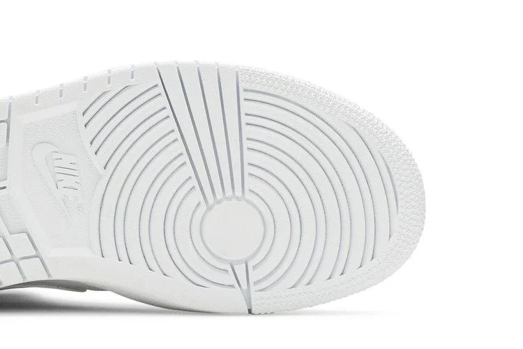 Кроссовки Wmns Air Jordan 1 Mid Patent 'Triple White'