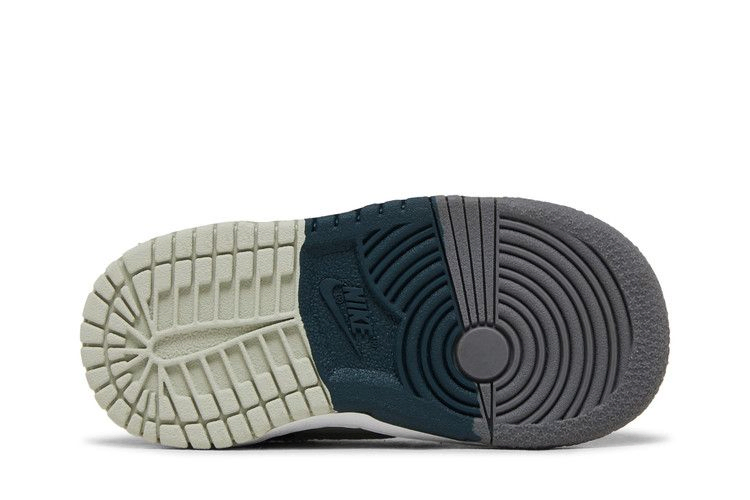 dunk-low-premium-td-split-deep-jungle-fb9107-300_03