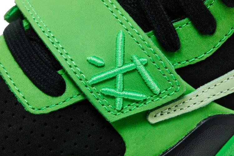 travis-scott-x-jordan-jumpman-jack-tr-green-spark-im9113-300_10