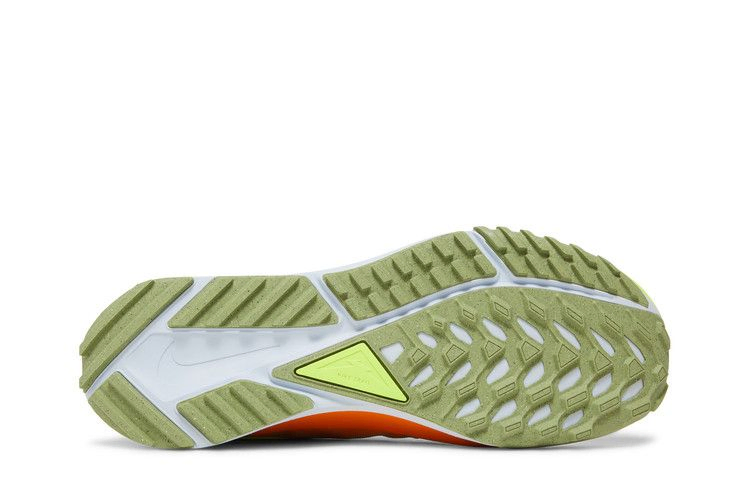 react-pegasus-trail-4-light-iron-ore-volt-dj6158-002_03