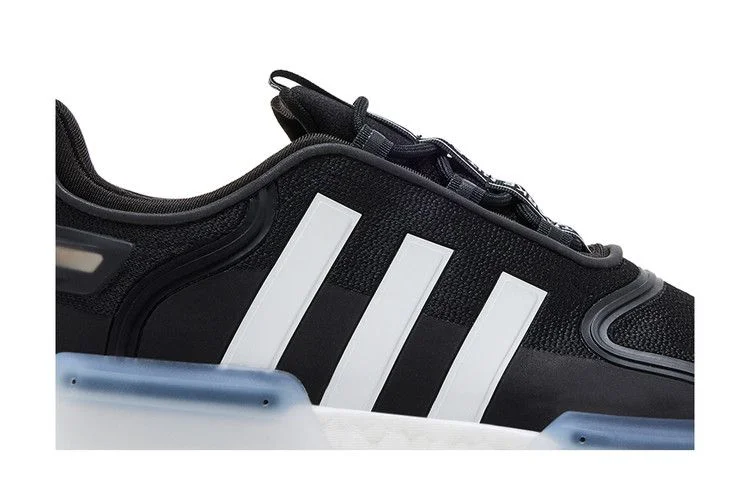 Krossovki-adidas-NMD_V3-Black-White-1