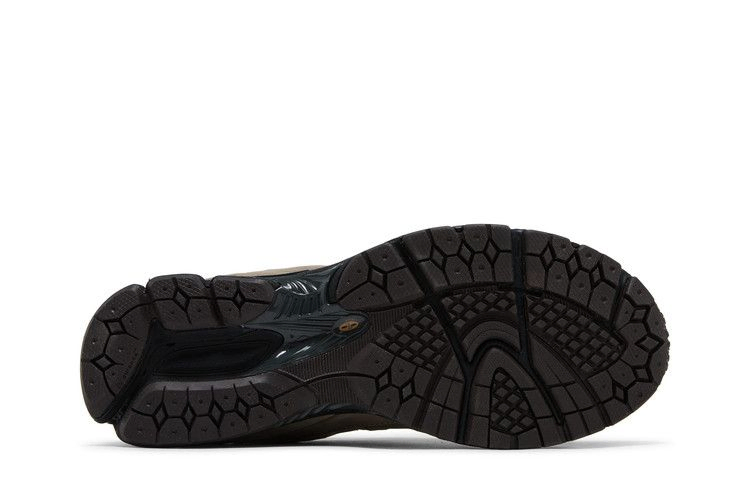 Кроссовки New Balance 2002R 'Driftwood Black'