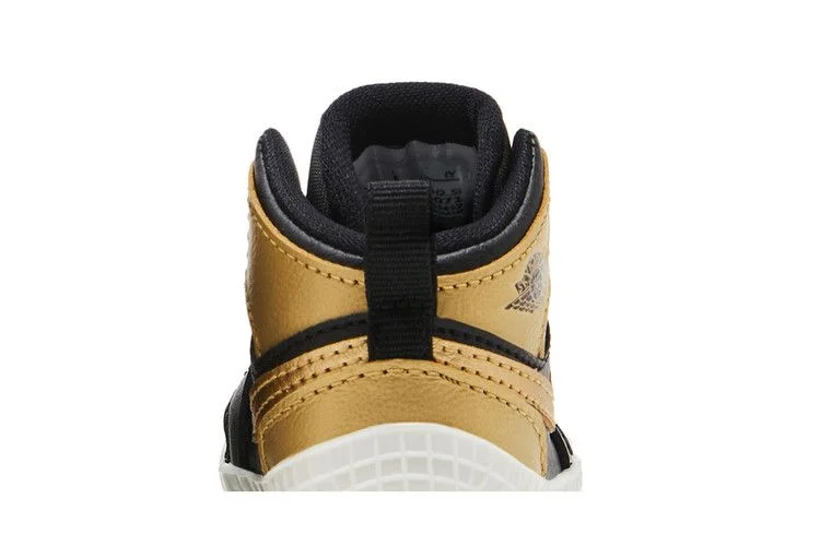 Кроссовки Air Jordan 1 Retro High OG CB 'Black Gold'